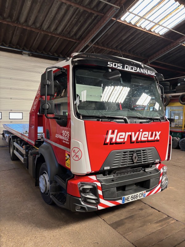 Nouveau camion D12 Renault 12 tonnes pour dépannage et remorquage véhicules légers et utilitaires en Seine-Maritime